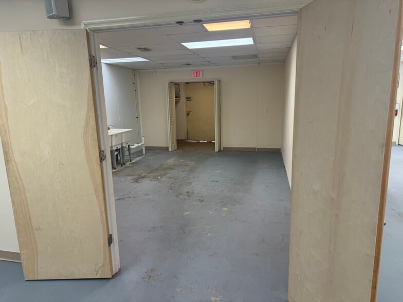 More Photos Of 1002 Manatee Ave, Bradenton Freestanding For Lease