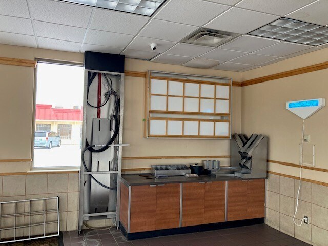 More Photos Of 1320 1st St, Kennett Fast Food For Lease