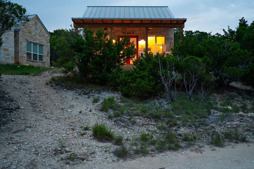 More Photos Of 7400 McGregor Ln, Dripping Springs Hotel For Sale