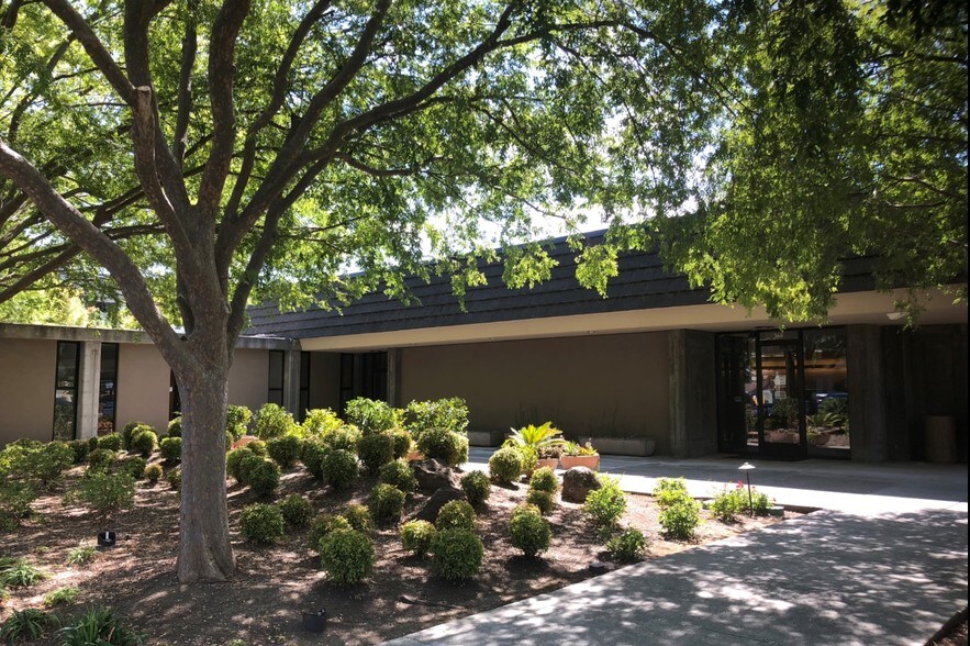 More Photos Of 352-376 Ignacio Blvd, Novato Storefront Retail Office For Lease