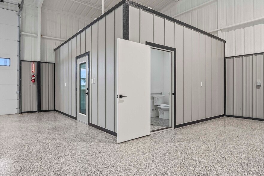 More Photos Of 2036 Seaborn Road Building 3 Suite A, Ponder Warehouse For Lease