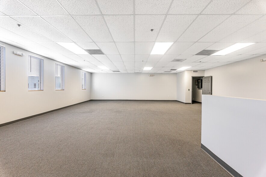 More Photos Of 1200 S Rogers Cir, Boca Raton Warehouse For Lease