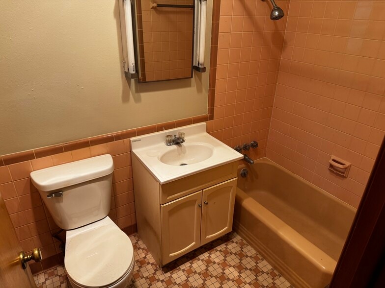 More Photos Of 2920 Douglas Ave, Des Moines Apartments For Sale