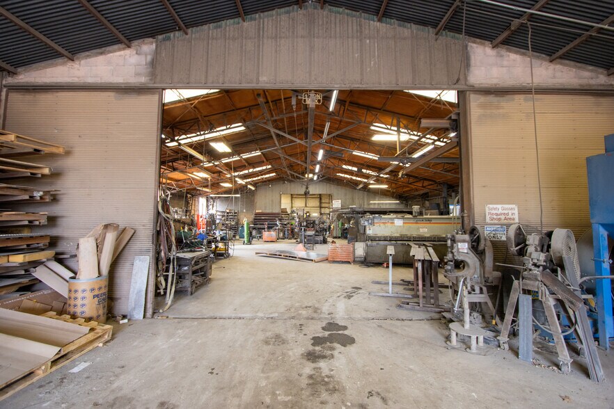 More Photos Of 111 E Liberty St, Pilot Point General Retail For Sale