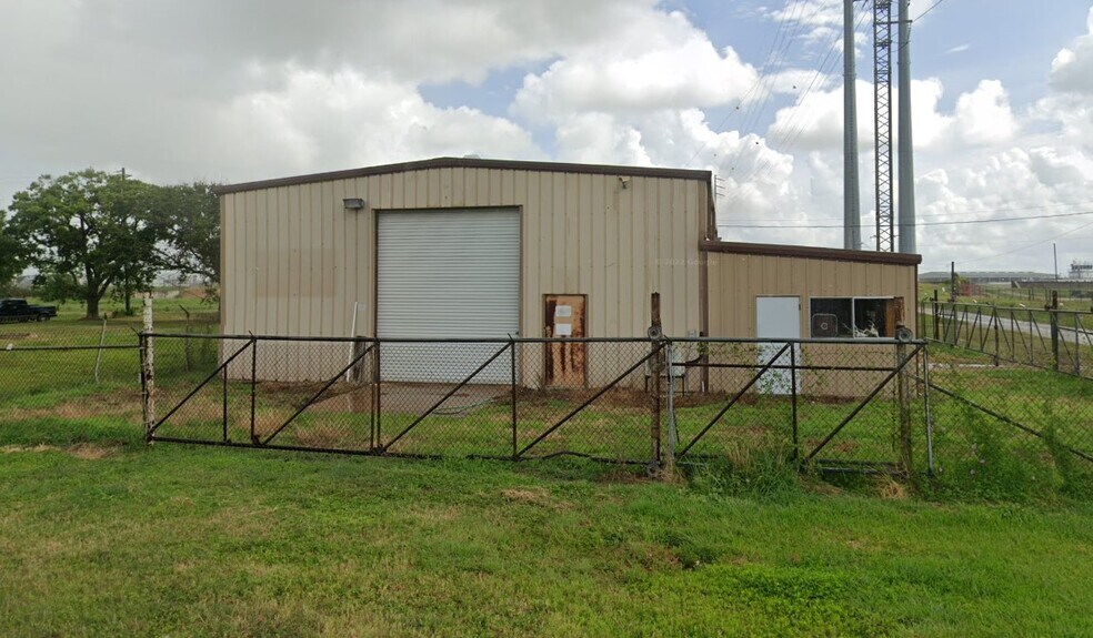 Primary Photo Of 530 E 2nd St, Freeport Warehouse For Lease