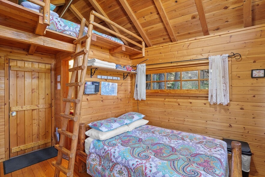 More Photos Of 3305 Dick George Rd, Cave Junction Hospitality For Sale