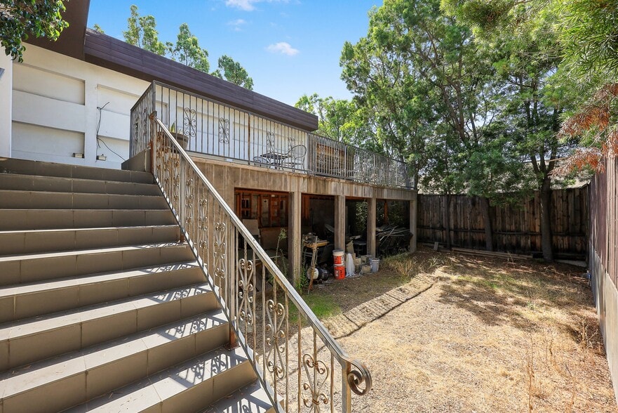 More Photos Of 101 S Virgil Ave, Los Angeles Freestanding For Sale