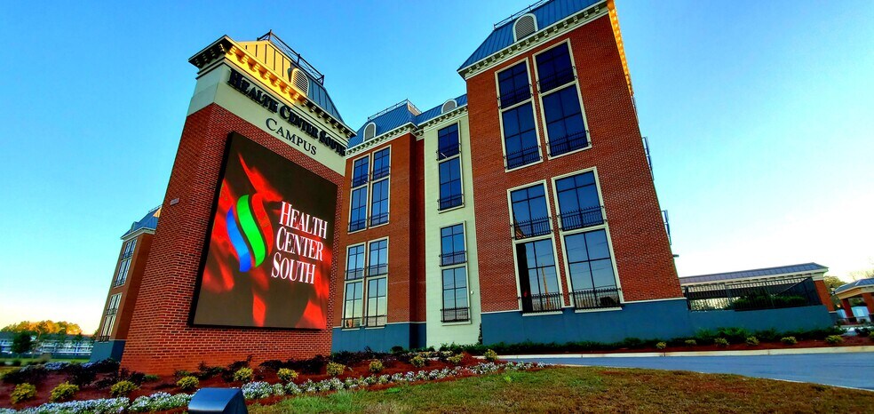 More Photos Of 2826 Ross Clark Cir, Dothan Unknown For Lease