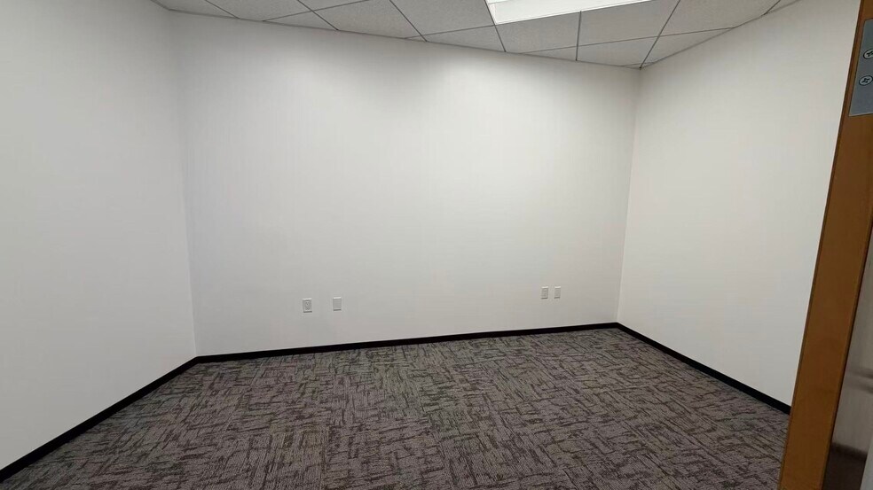 More Photos Of 4590 MacArthur Blvd, Newport Beach Office For Lease