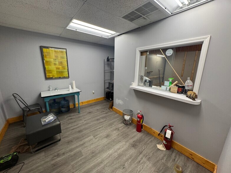 More Photos Of 990 N Daleville Ave, Daleville Warehouse For Sale