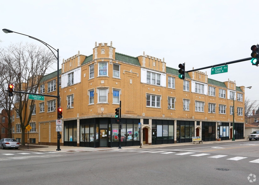 Primary Photo Of 7000-7008 N California Ave, Chicago Flex For Lease