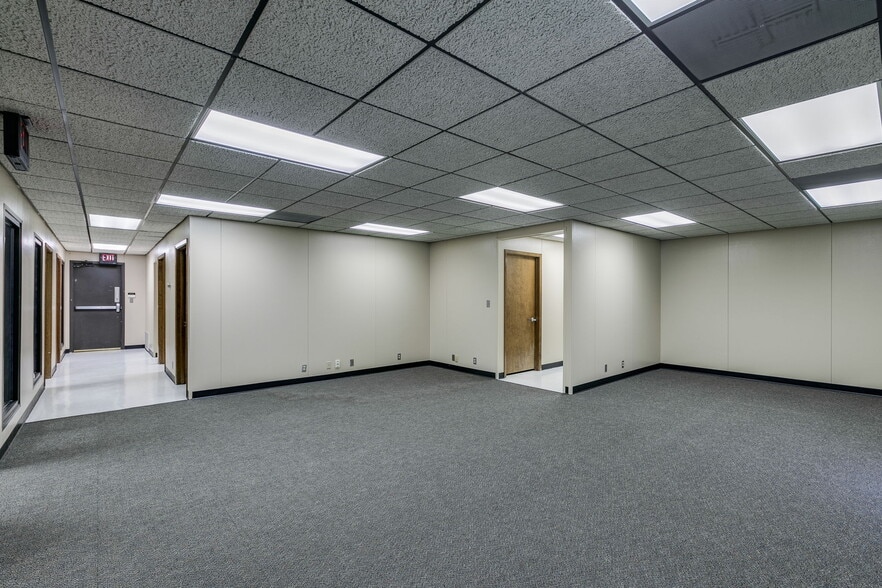 More Photos Of 602 W 12th St, Taylor Office For Lease