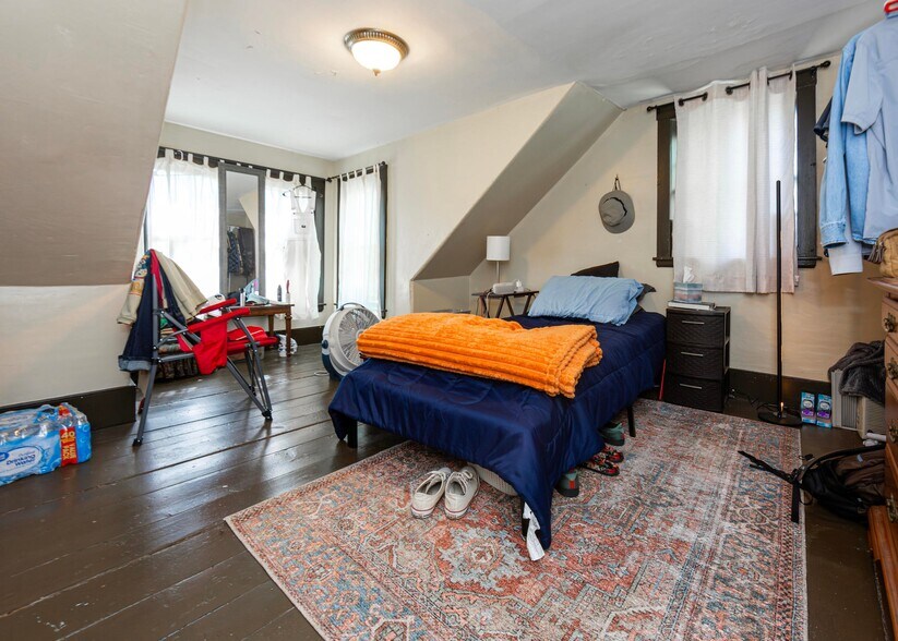 More Photos Of 1276 Surry Rd, Surry Freestanding For Sale