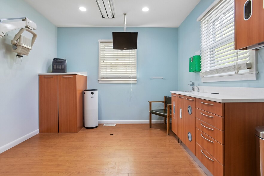 More Photos Of 65 Sachem St, Norwich Medical For Sale