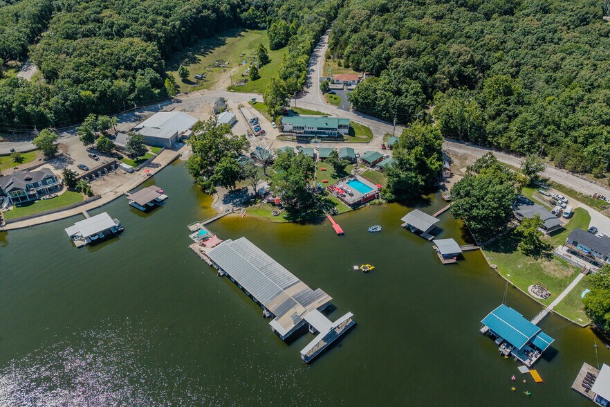 More Photos Of 1062 Susan Rd, Lake Ozark Hotel For Sale