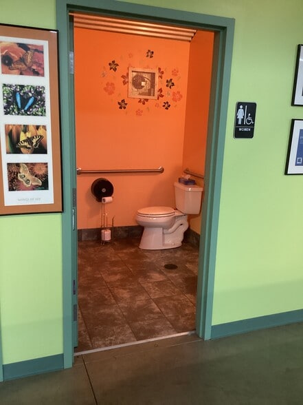 More Photos Of 360 E State Line Rd, Toledo Light Manufacturing For Sale