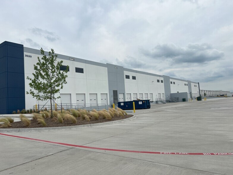 More Photos Of 3020 Challenger Dr, Midlothian Warehouse For Lease