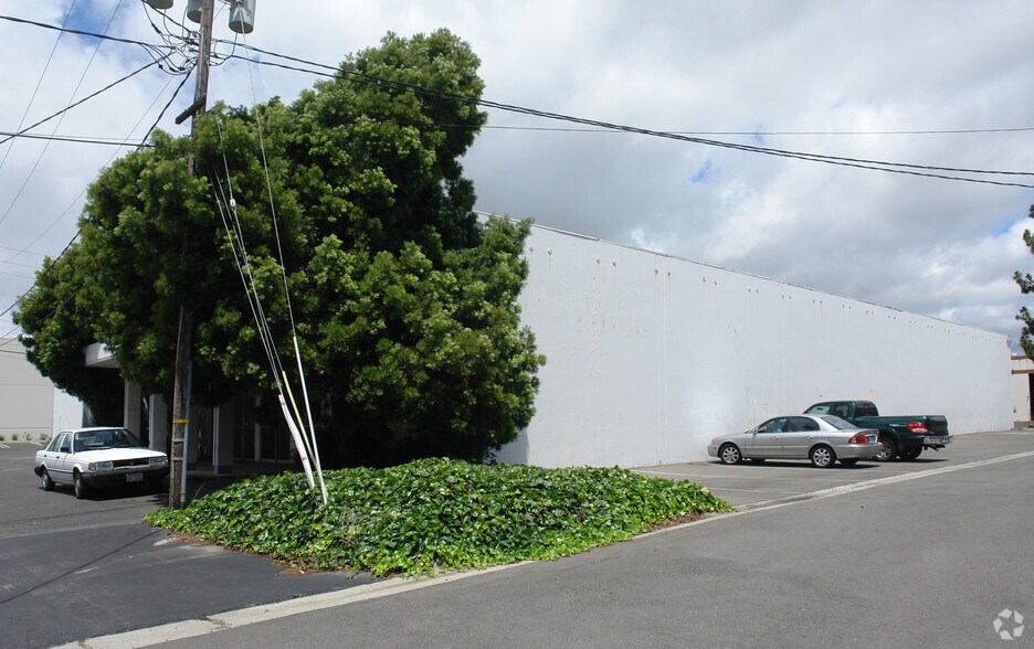 More Photos Of 18050 Newhope St, Fountain Valley Warehouse For Lease