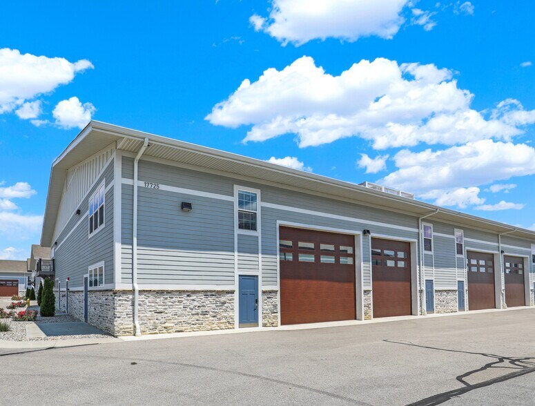 More Photos Of 17725 Motor District Cir, Carmel Showroom For Sale