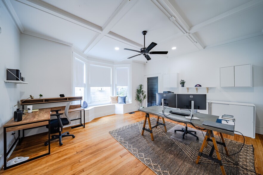 More Photos Of 729 N Bishop Ave, Dallas Office For Sale