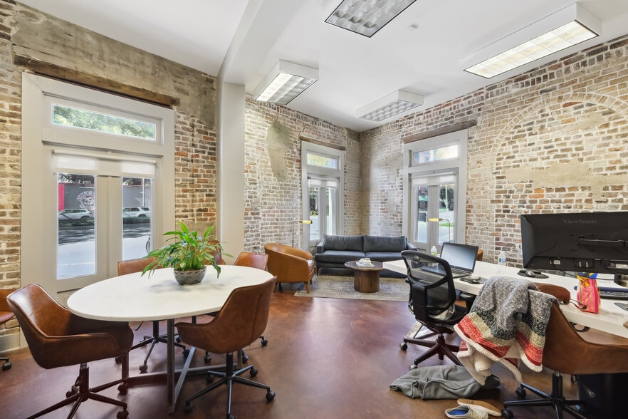 More Photos Of 920 - 926 Tchoupitoulas St, New Orleans Light Distribution For Sale