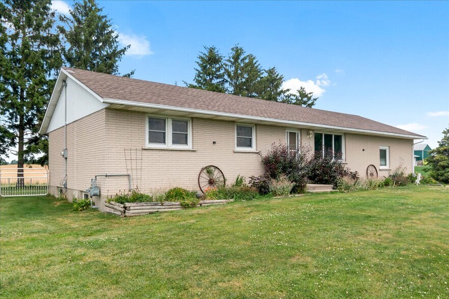 More Photos Of 383731 Salford Rd, Salford Freestanding For Sale