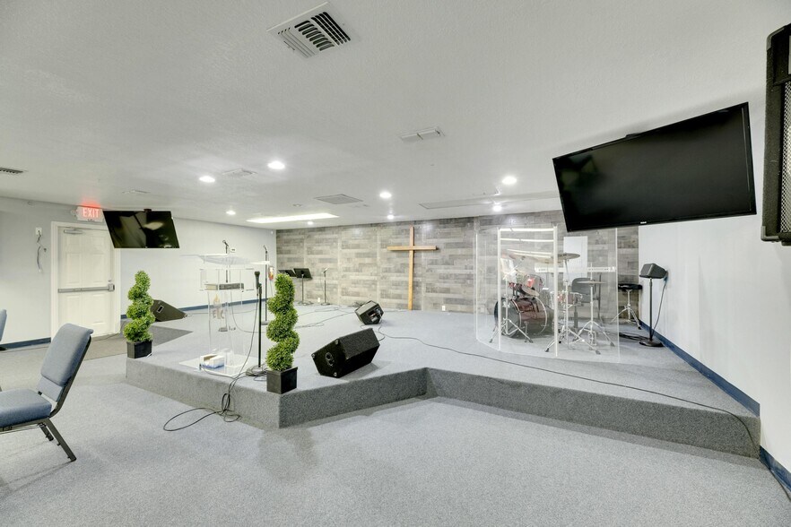 More Photos Of 3001 S Kings Ave, Brandon Religious Facility For Sale