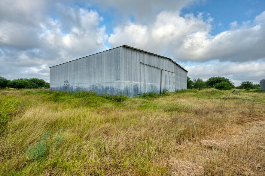More Photos Of 2538 County Road 223, Floresville Land For Sale
