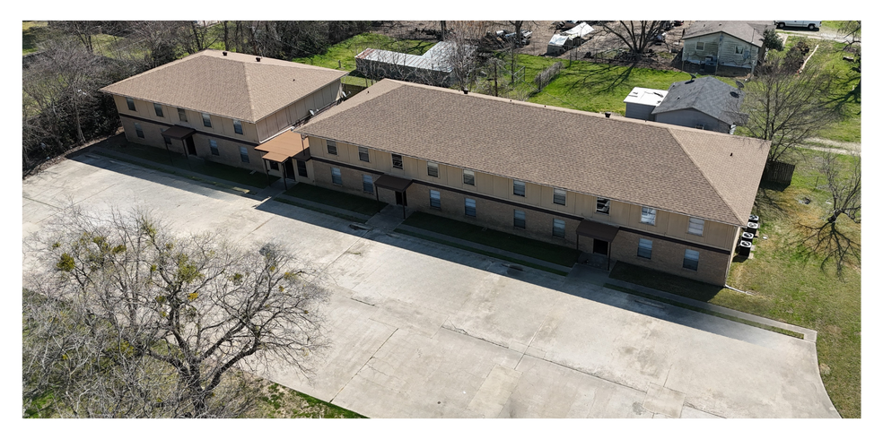 Primary Photo Of 703 E Navasota St, Groesbeck Multifamily For Sale