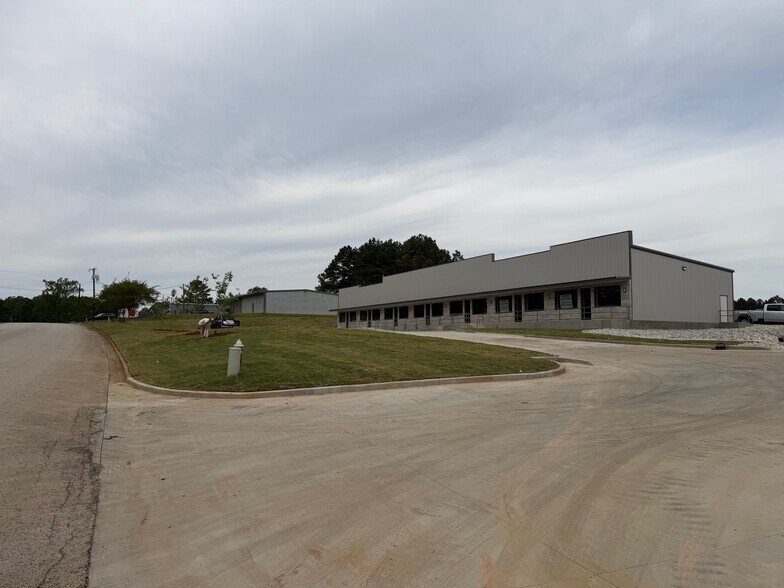 Primary Photo Of 2906 Westward Dr, Nacogdoches Business Park For Lease