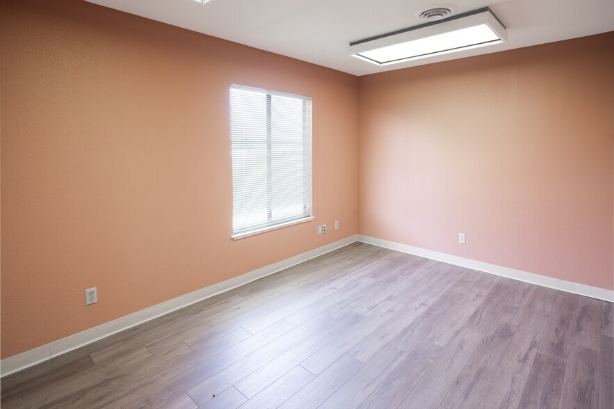 More Photos Of 1227 Bridge St, Yuba City Office For Sale