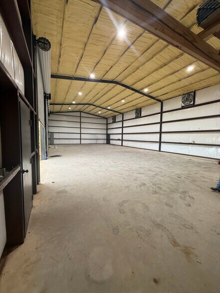 More Photos Of 620 Factory Outlet Dr, Arcadia Industrial For Lease