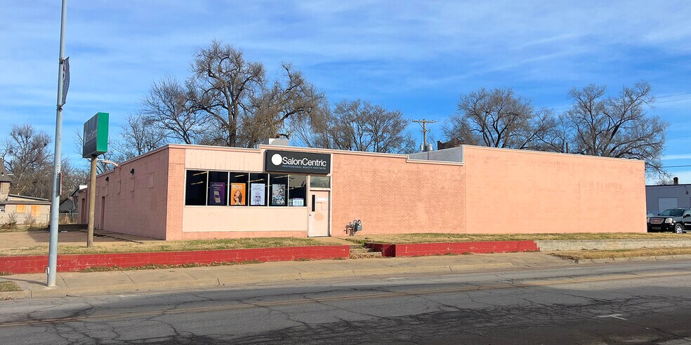 Primary Photo Of 120-124 NW Gordon St, Topeka Freestanding For Sale