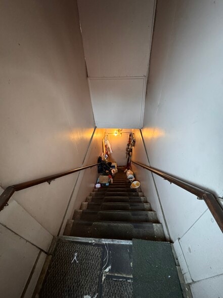 More Photos Of 572 2nd Ave, Troy Restaurant For Sale