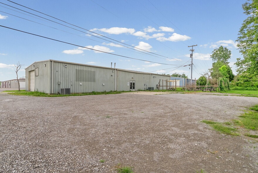 More Photos Of 1761 Jardco Dr, Clarksville Warehouse For Lease