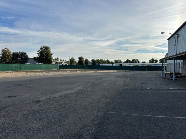 More Photos Of 2812 Hegan Ln, Chico Light Distribution For Lease