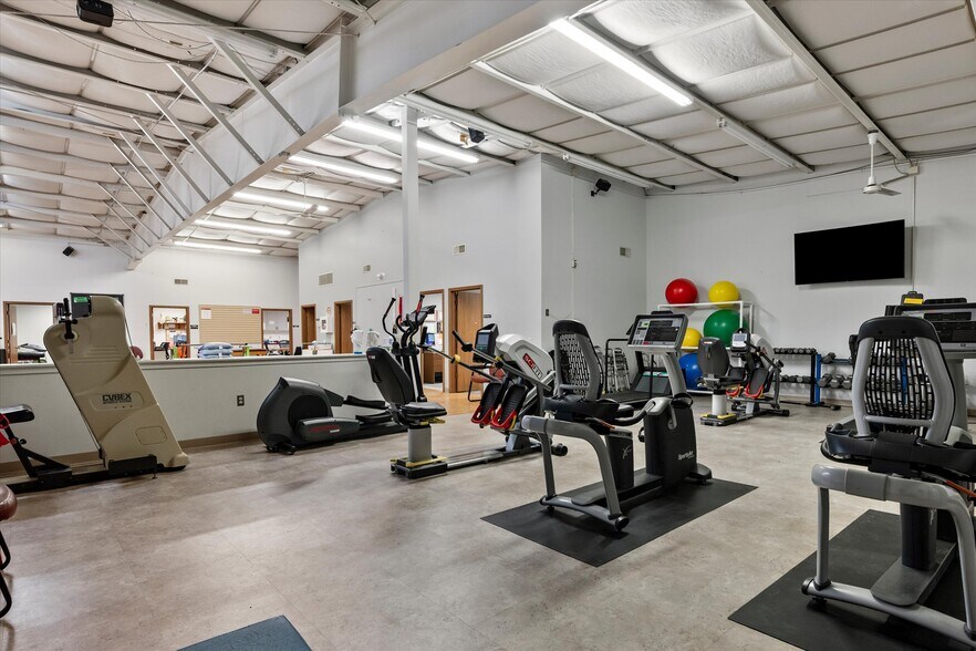 More Photos Of 18 Sportsman Dr, Clarion Medical For Lease