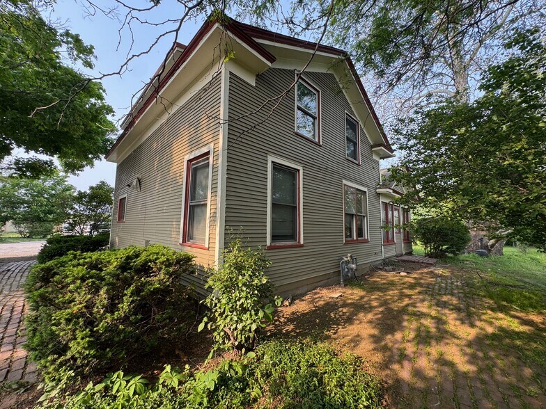 More Photos Of 1103 Fabyan Pkwy, Geneva Manufacturing For Lease