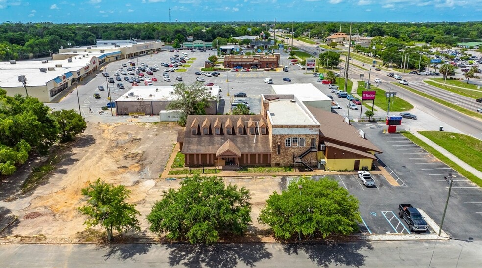 More Photos Of 610 N Navy Blvd, Pensacola Freestanding For Lease