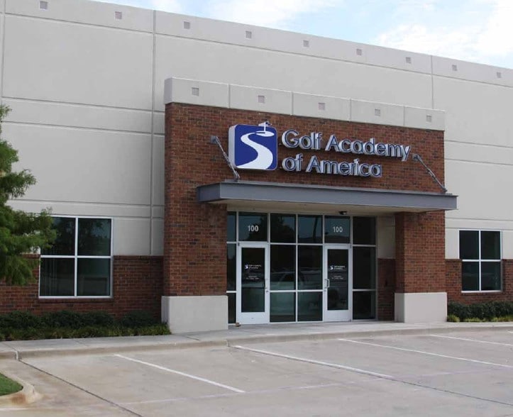 More Photos Of 1861 Valley View Ln, Farmers Branch Showroom For Lease
