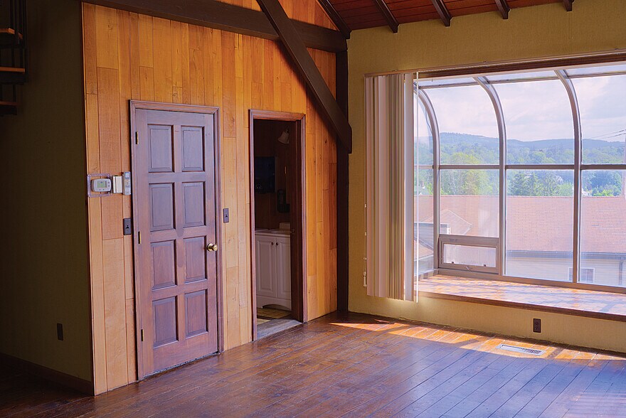 More Photos Of 6 Wierk Ave, Liberty Office For Lease