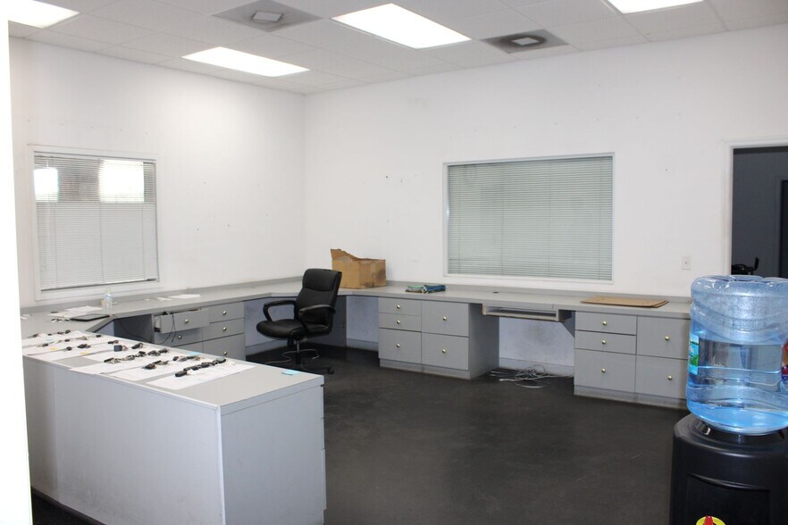 More Photos Of 1400 L and R Industrial Blvd, Tarpon Springs Unknown For Lease