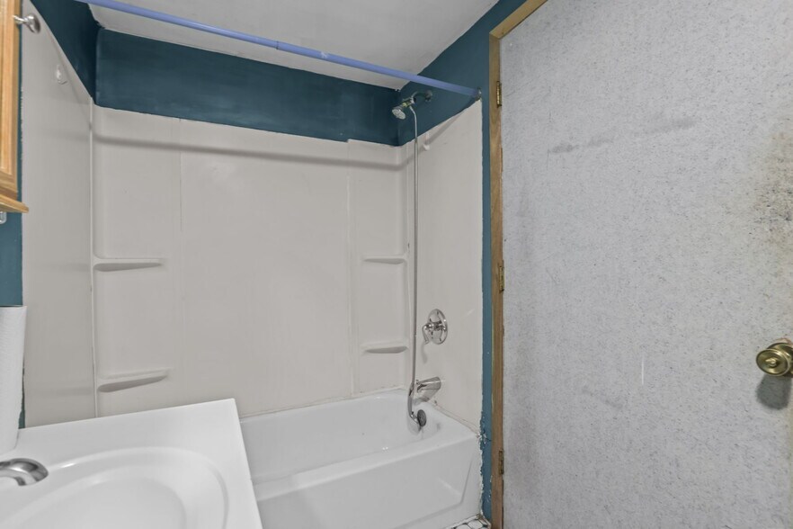 More Photos Of , Minneapolis General Retail For Sale