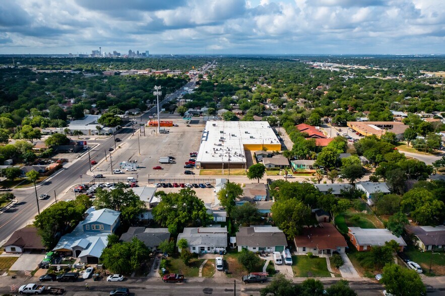 More Photos Of 3719-3815 Blanco Rd, San Antonio Storefront For Sale