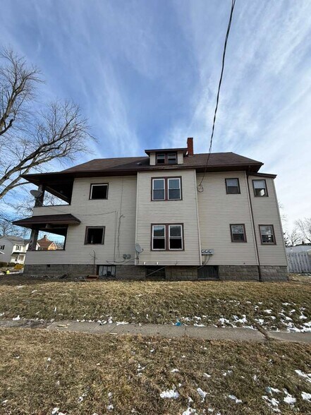 More Photos Of 569 E Church St, Marion Apartments For Sale