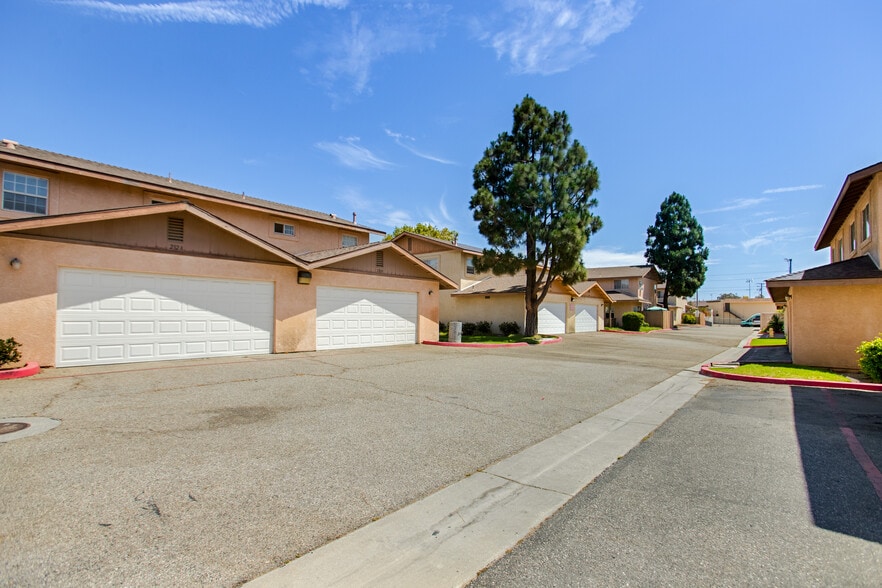 More Photos Of 220-244 Garcia St, Santa Paula Apartments For Sale