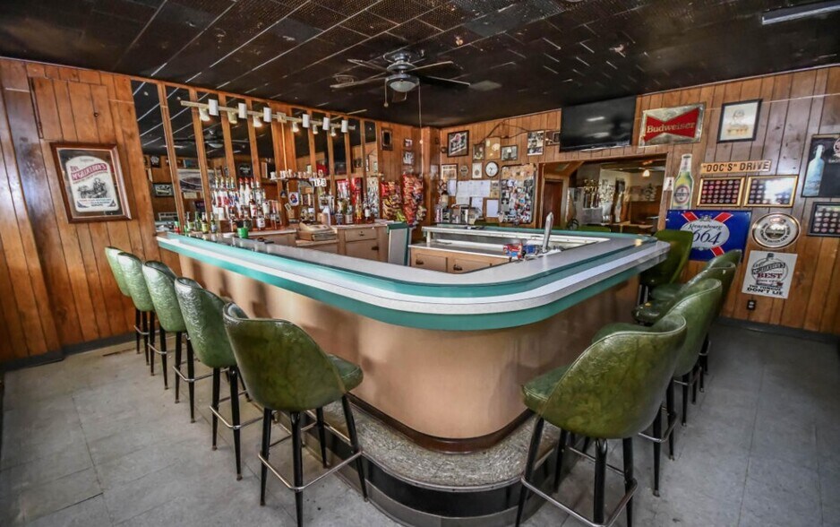 More Photos Of 3010 S 10th St, Milwaukee Restaurant For Sale