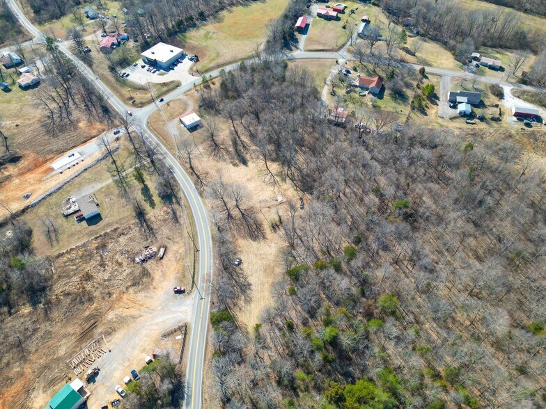 More Photos Of 2815 TN-49 Hwy, Charlotte Auto Repair For Sale