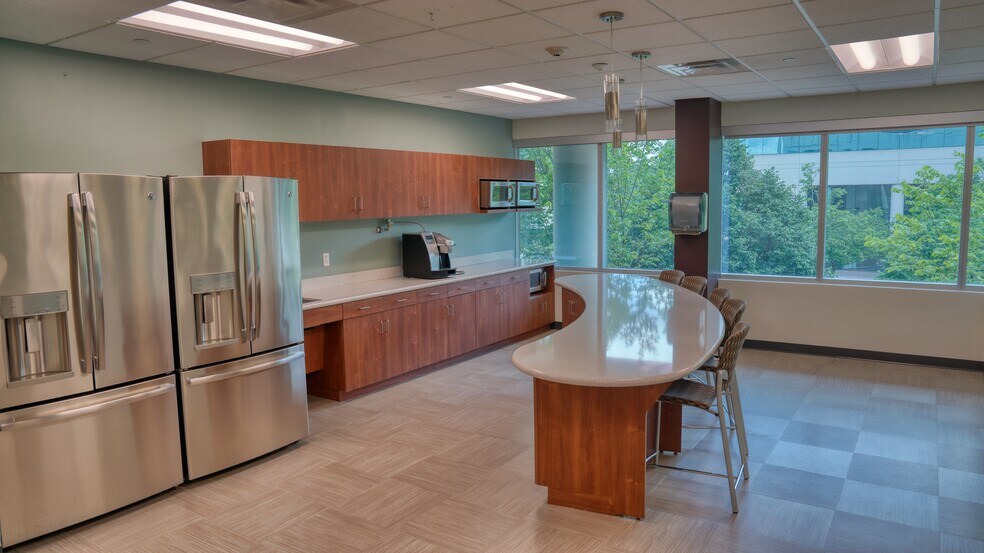 More Photos Of 878 Veterans Memorial Hwy, Hauppauge Office For Lease