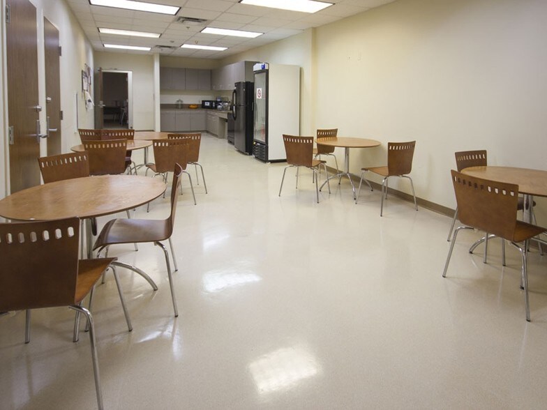 More Photos Of 4393 Sunbelt Dr, Addison Flex For Lease